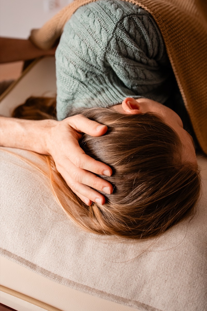 Craniosacral hold, cradling the head